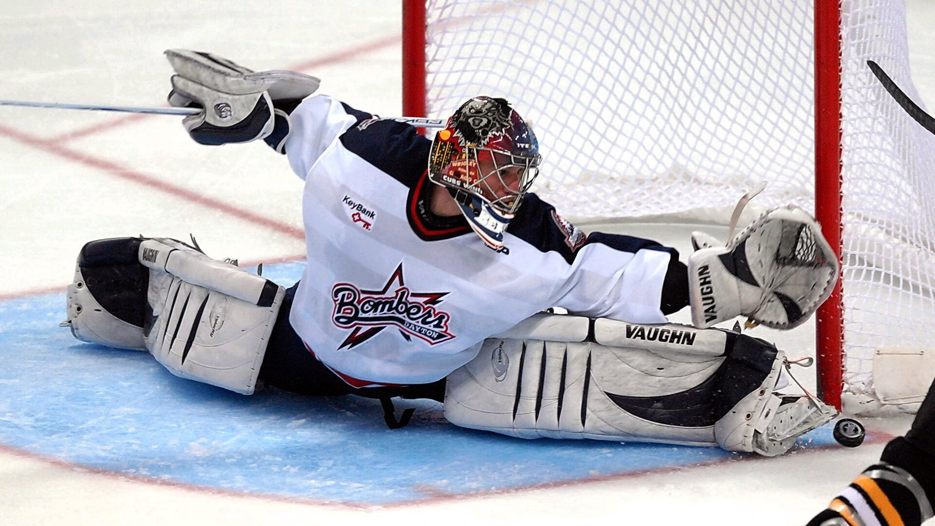 “紧张刺激！终场前的绝杀瞬间，点燃全场”