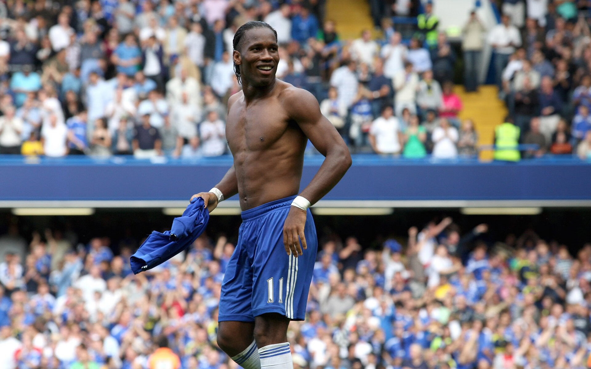 库里在总决赛第六场砍下40分,三分球16投10中,成为夺冠最大功臣!